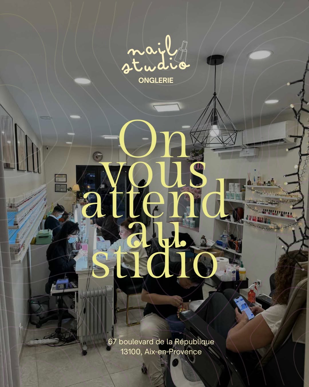 L’équipe Nail Studio et ses clientes dans le salon aixois
